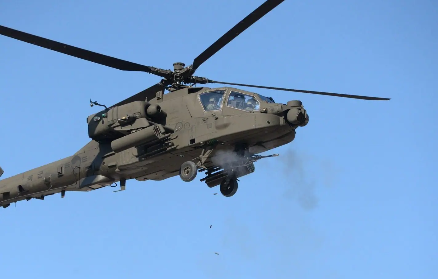 Apache_MilitaryHelicopter_AdobeStock-min-1-e1720703039154